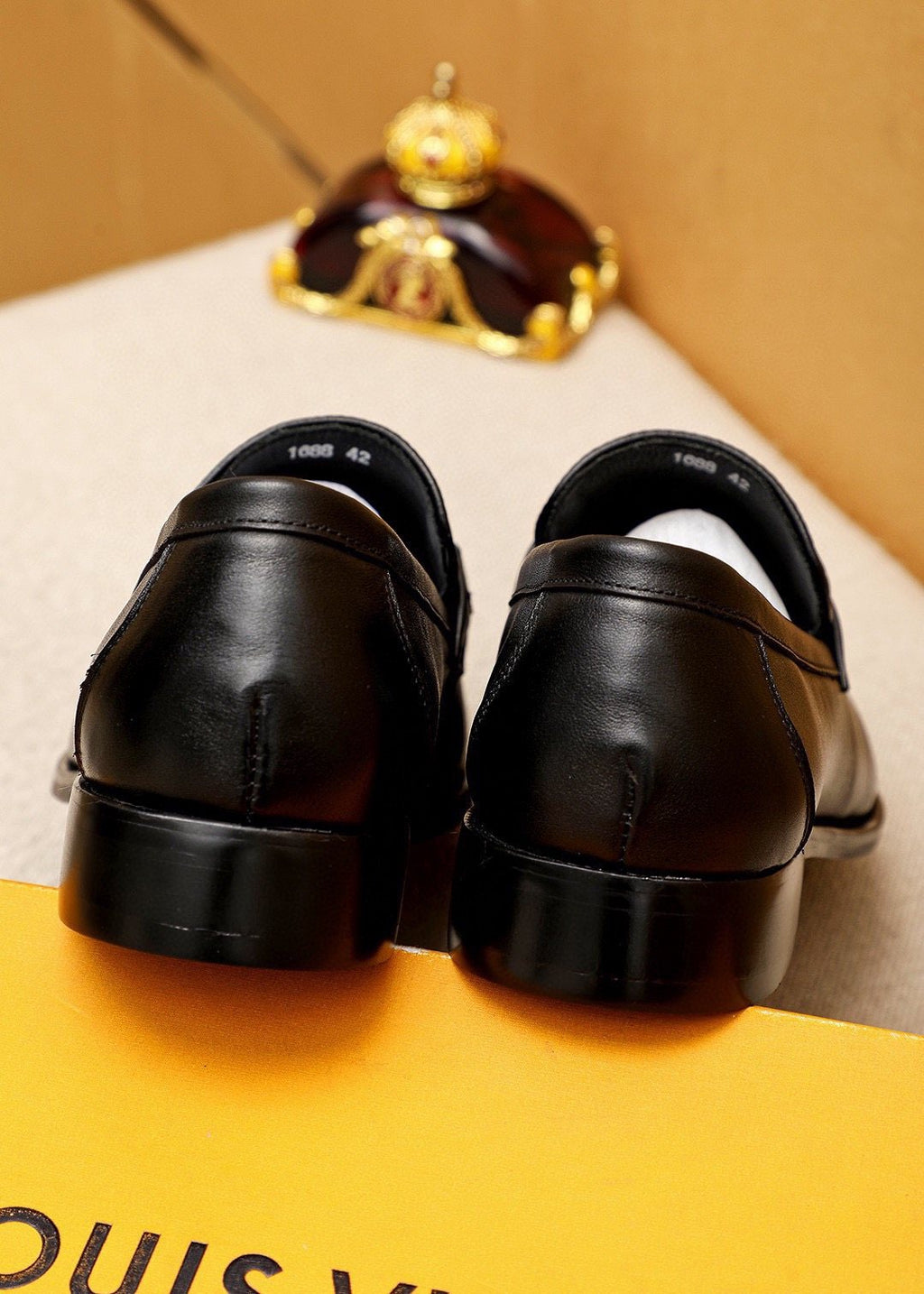 微商相册测试鞋子-Louis Vuitton Black Embossed Buckle Slip-On Shoes — back
