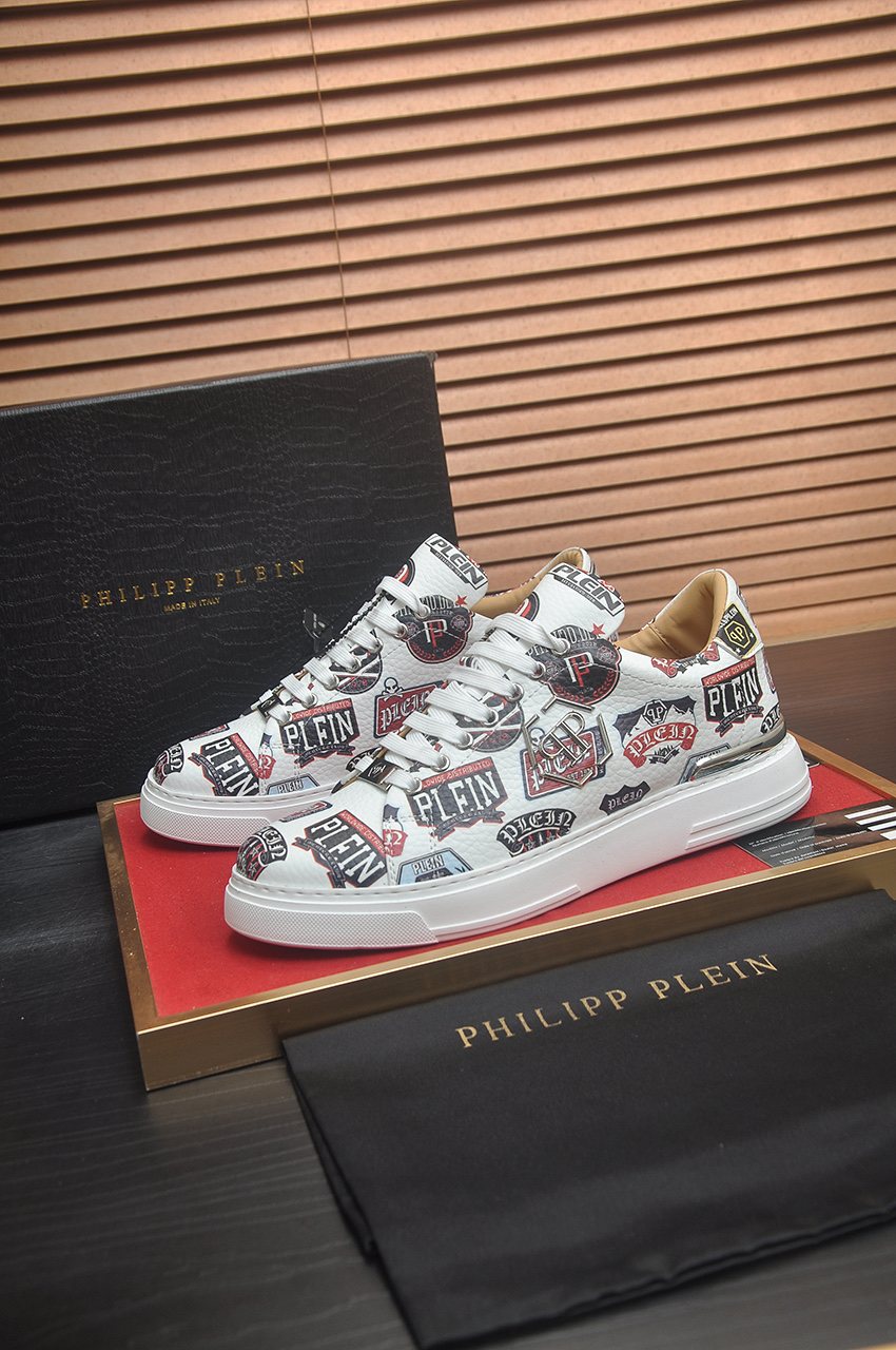 Philipp Plein Graphic Print Low-Top Sneakers — model