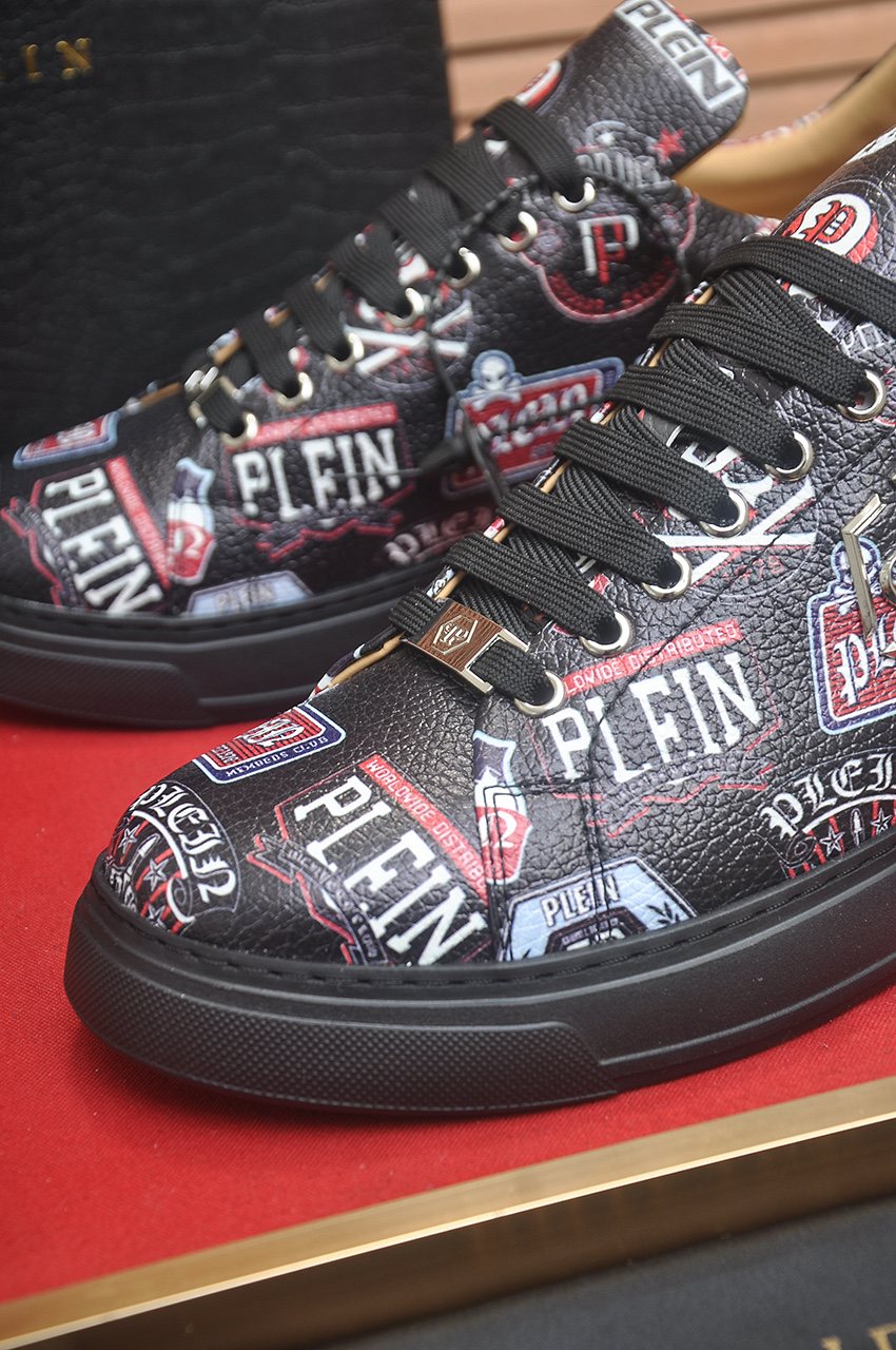 Philipp Plein Graphic Print Low-Top Sneakers — detail