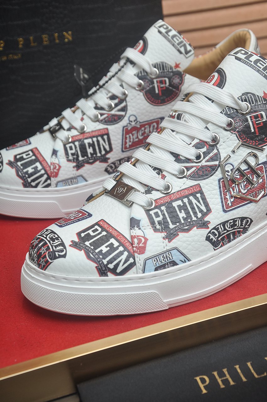 Philipp Plein Graphic Print Low-Top Sneakers — detail