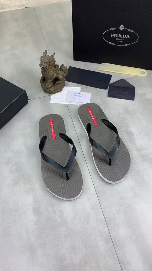 微商相册测试鞋子-Prada Gray and Black Flip-Flops — front