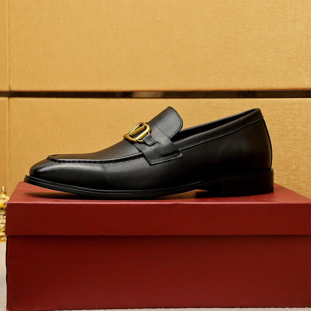 微商相册测试鞋子-Valentino Gold-Tone V Hardware Loafers — side