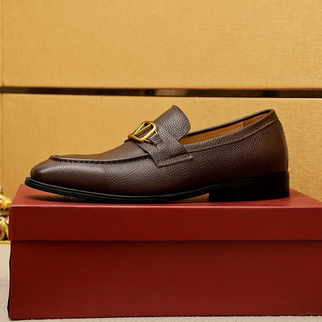 微商相册测试鞋子-Valentino Gold-Tone V Hardware Loafers — side