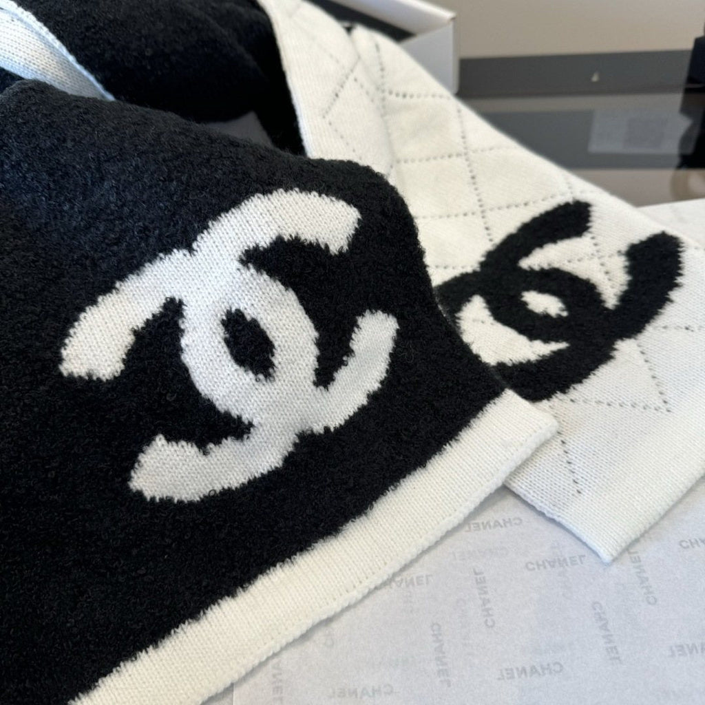 Chanel Logo Motif Knit Scarf — detail