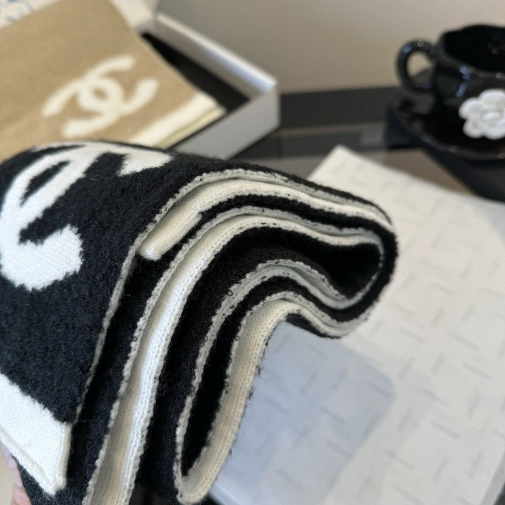 Chanel Logo Motif Knit Scarf — detail