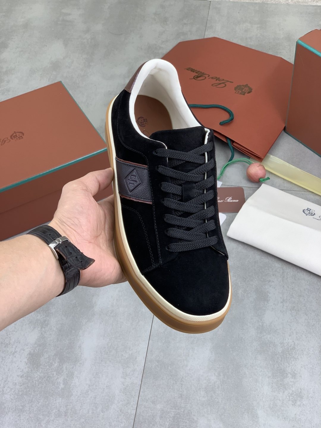 微商相册测试鞋子-Loro Piana Contrast Heel Low-Top Sneakers — front