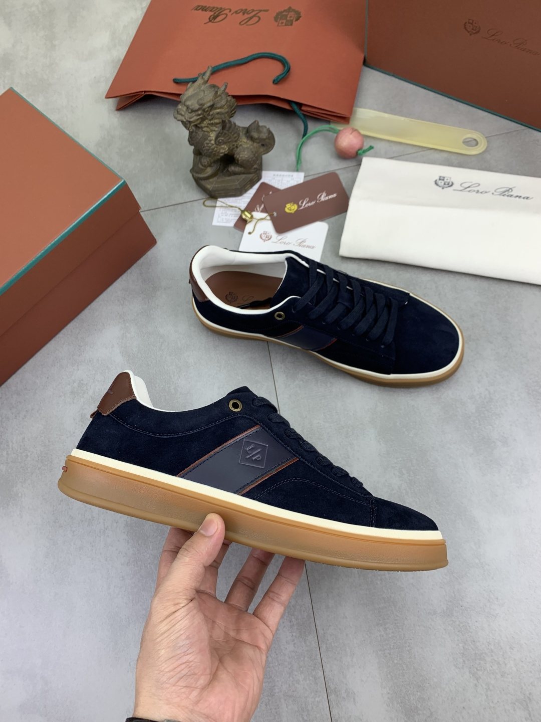 微商相册测试鞋子-Loro Piana Contrast Heel Low-Top Sneakers — side