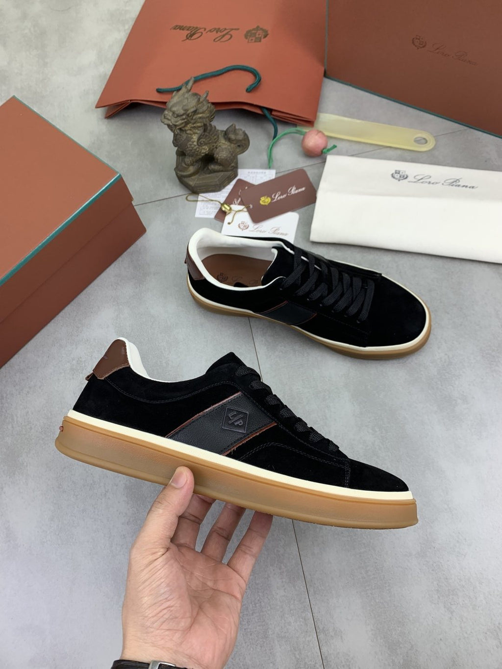 微商相册测试鞋子-Loro Piana Contrast Heel Low-Top Sneakers — model