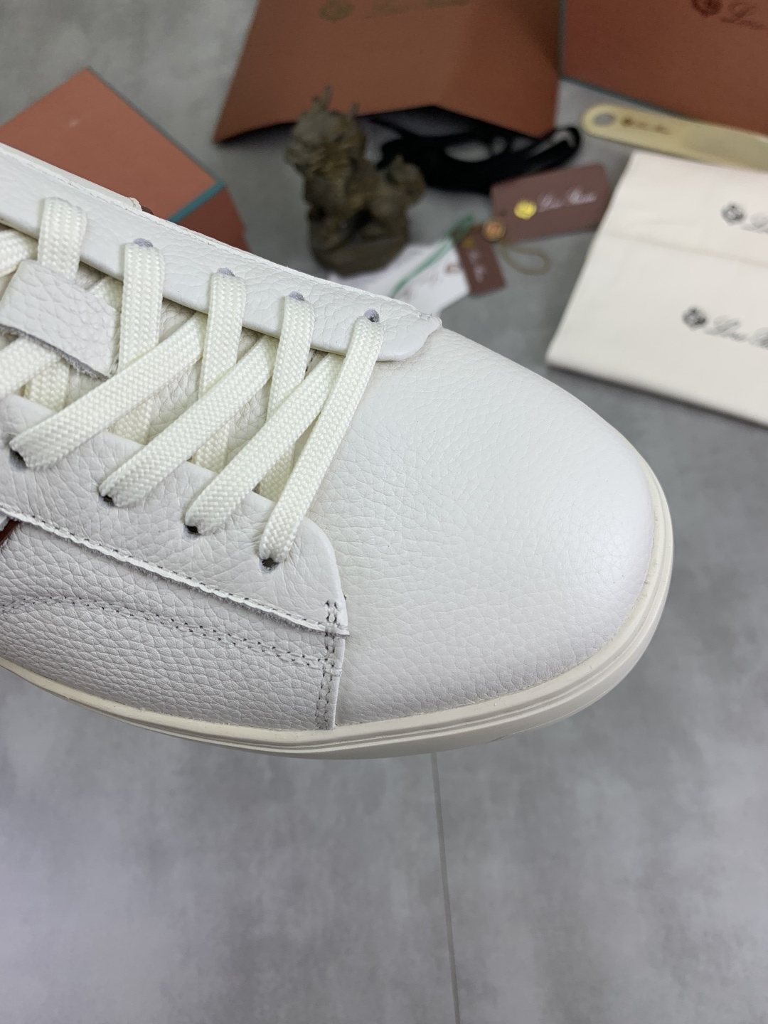 微商相册测试鞋子-Loro Piana Low-Top Sneakers with Brown Accents — detail