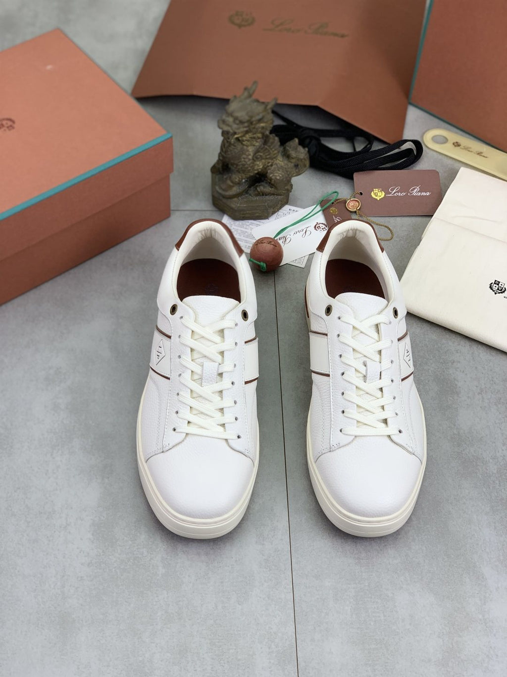 微商相册测试鞋子-Loro Piana Low-Top Sneakers with Brown Accents — front