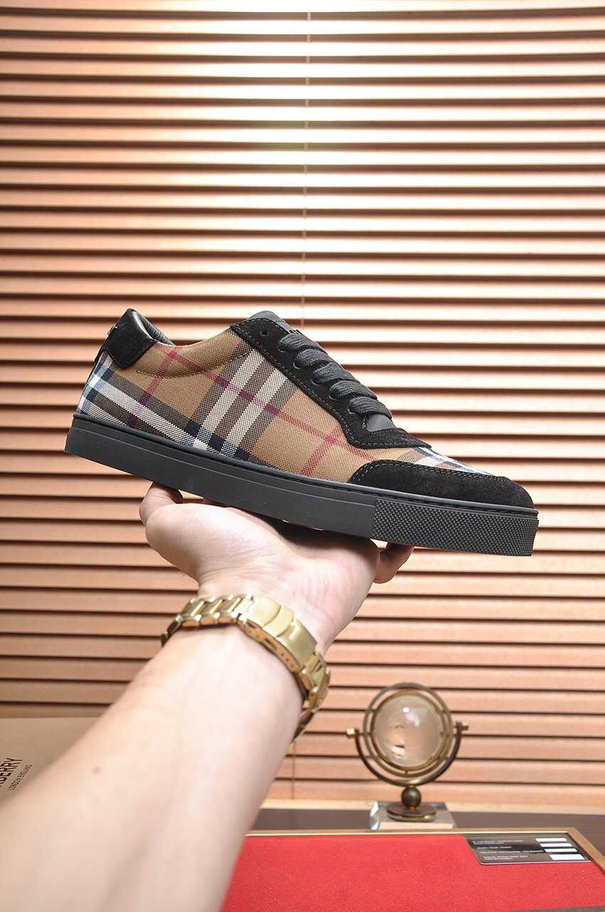 Burberry Tan Plaid Low-Top Sneakers — model