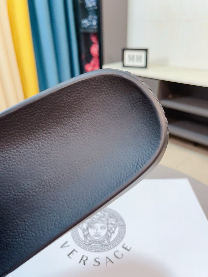 微商相册测试鞋子-Versace Striped Slide Sandals — detail