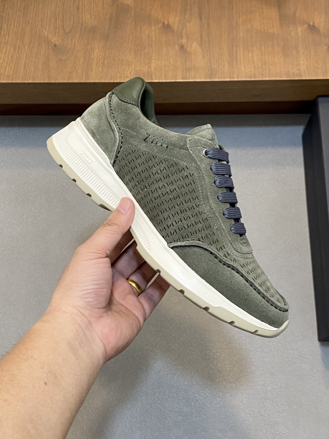 Zilli Textured Lace-Up Sneakers — model