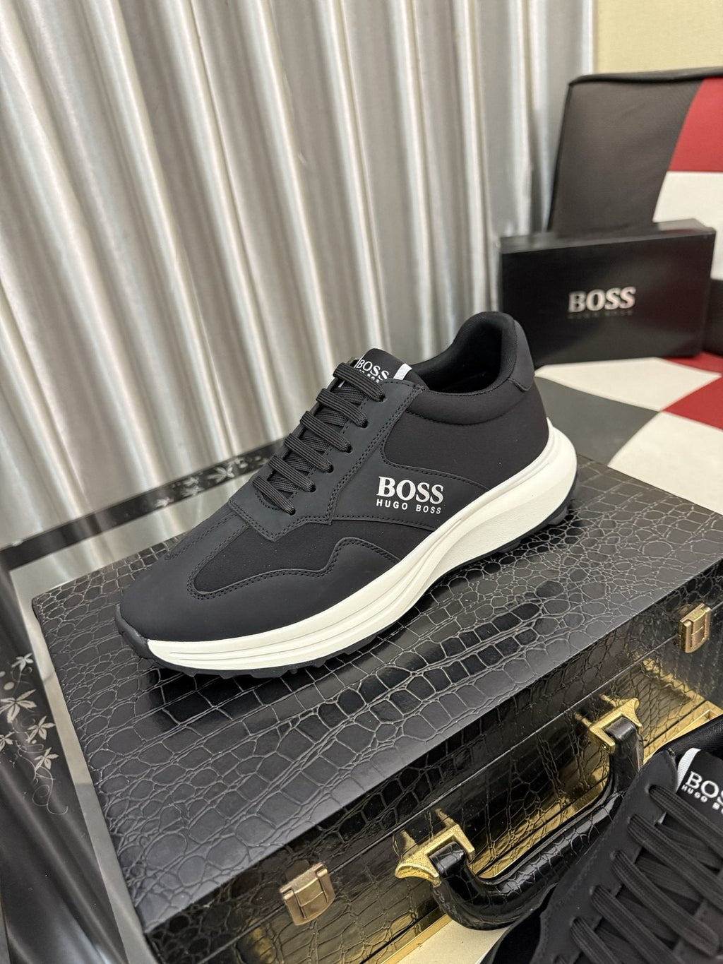 微商相册测试鞋子-BOSS Lace-Up Low-Top Sneakers — front
