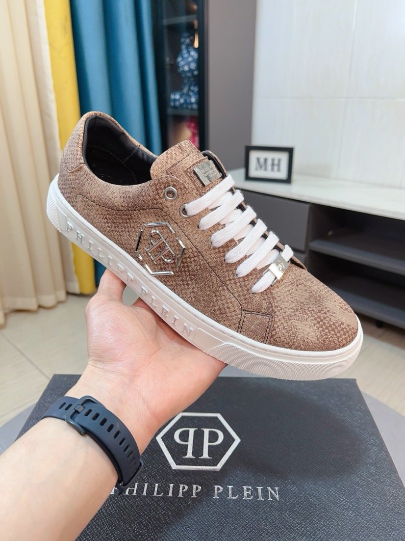 PHILIPP PLEIN Textured Low-Top Sneakers — model