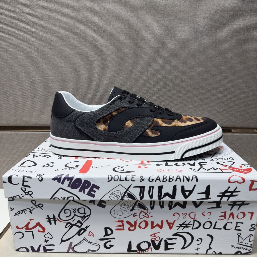 Dolce & Gabbana Men's Low-Top Sneakers — front