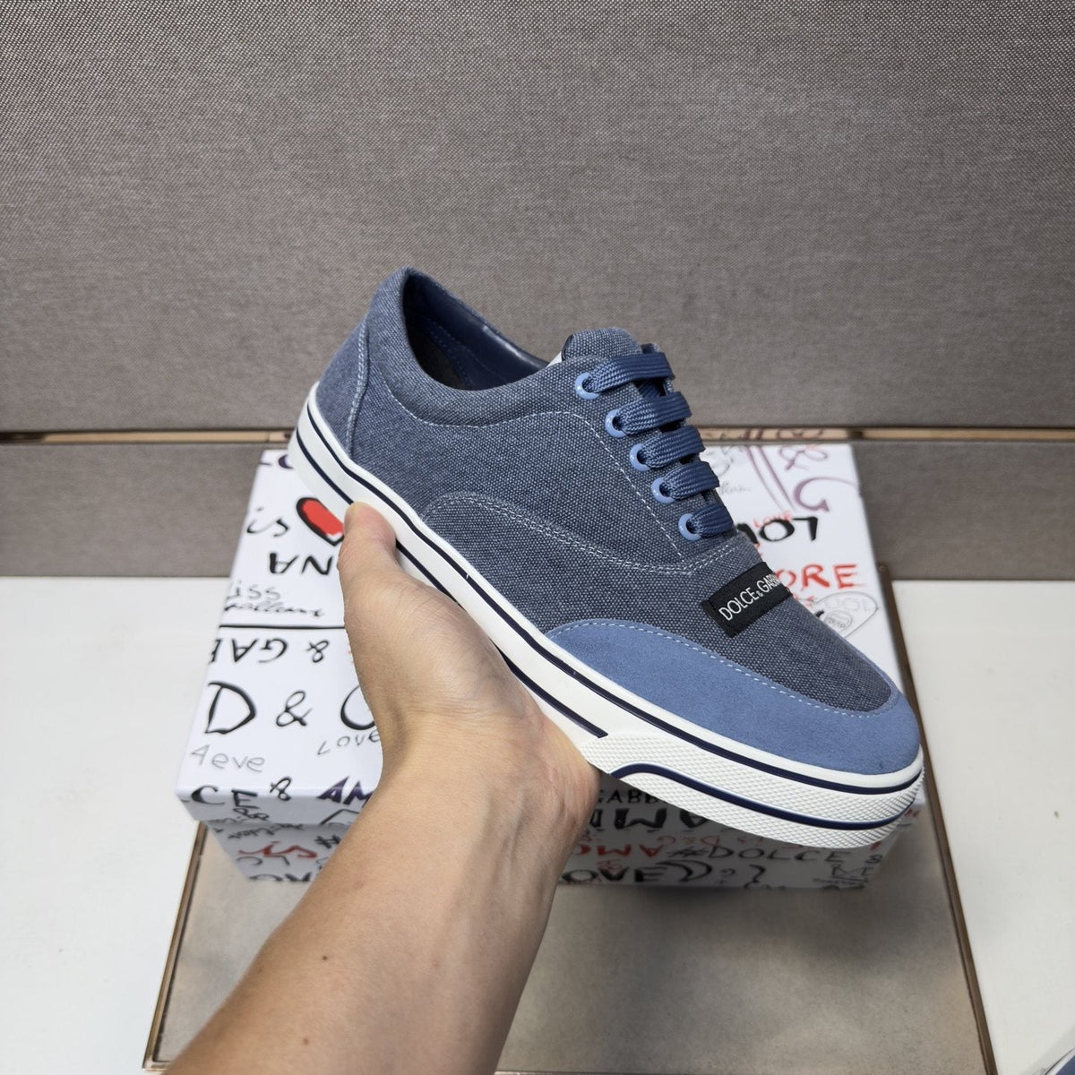 Dolce & Gabbana Men's Low-Top Sneakers — model