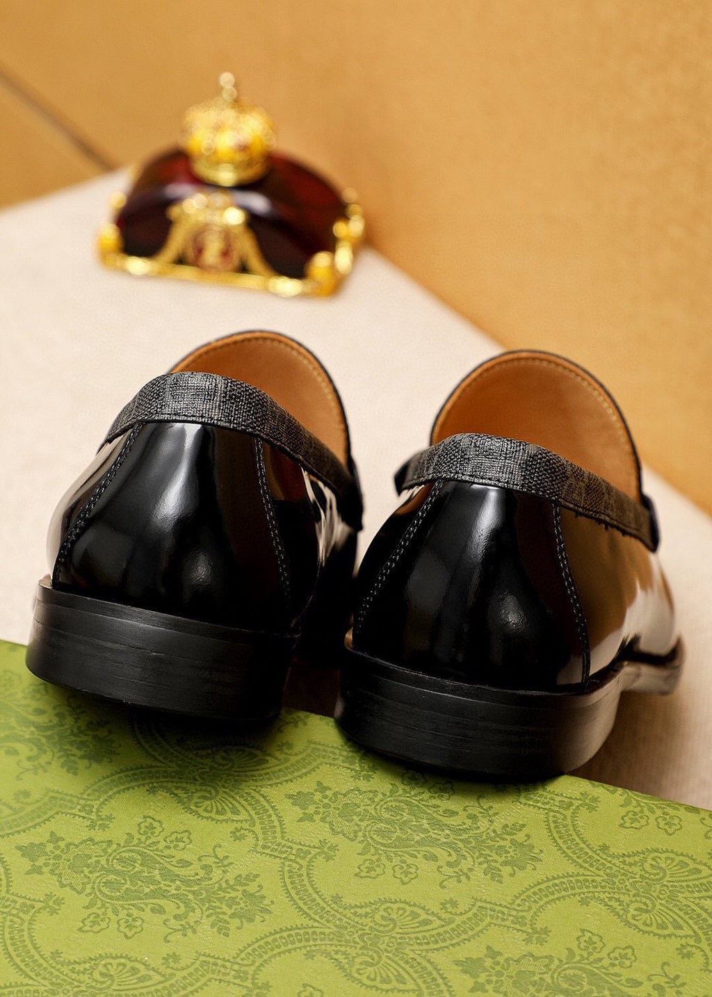 微商相册测试鞋子-Gucci Black Patent Monogram Loafers — back