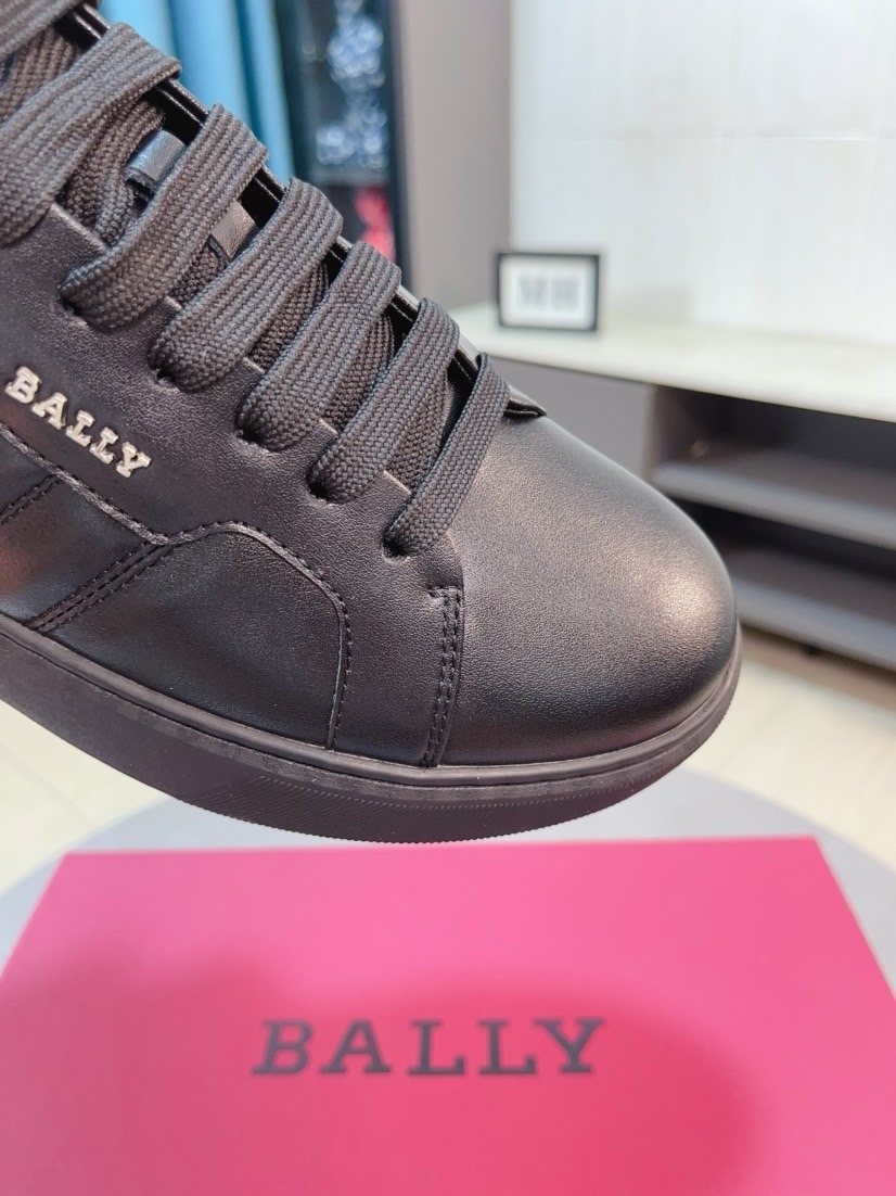 BALLY Low-Top Leather Sneakers — detail