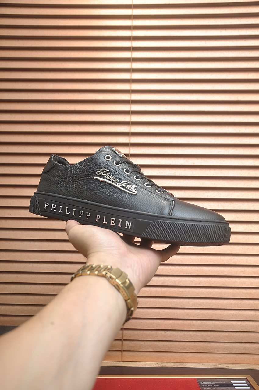Philipp Plein Low-Top Lace-Up Sneakers — model