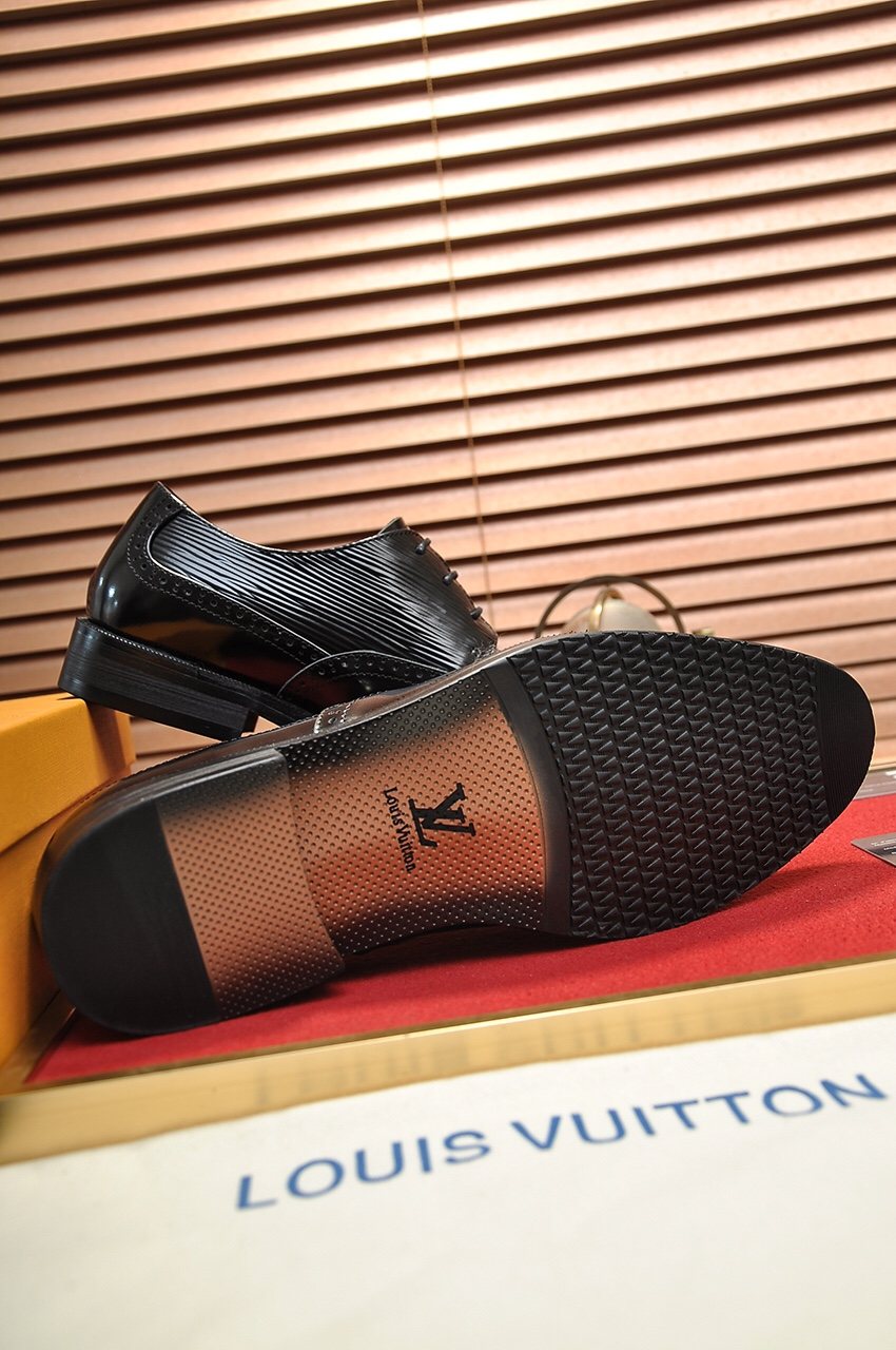 Louis Vuitton Textured Panel Lace-Up Dress Shoes — detail
