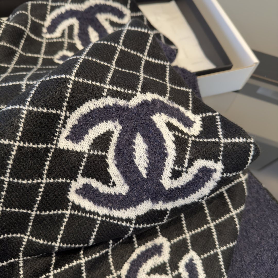 Chanel Grid Knit Scarf — detail