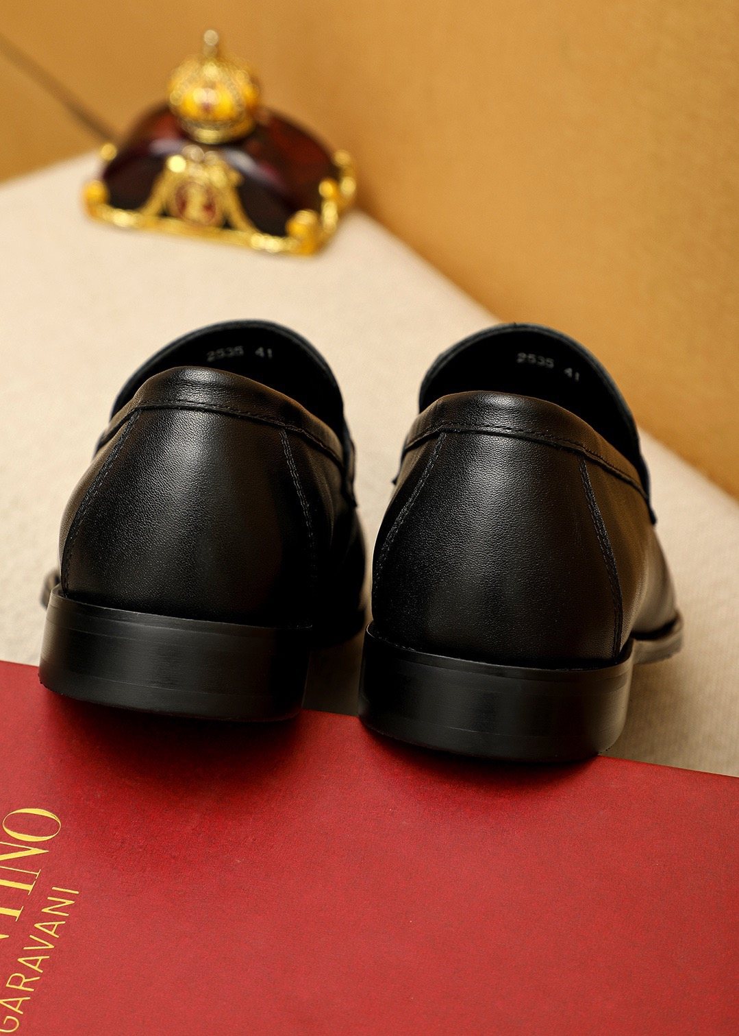 微商相册测试鞋子-Valentino Tapered Toe Loafers — detail