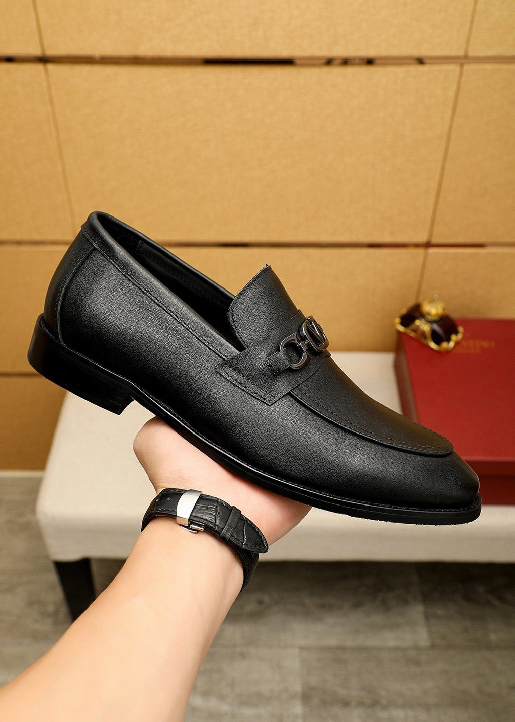 微商相册测试鞋子-Valentino Tapered Toe Loafers — side