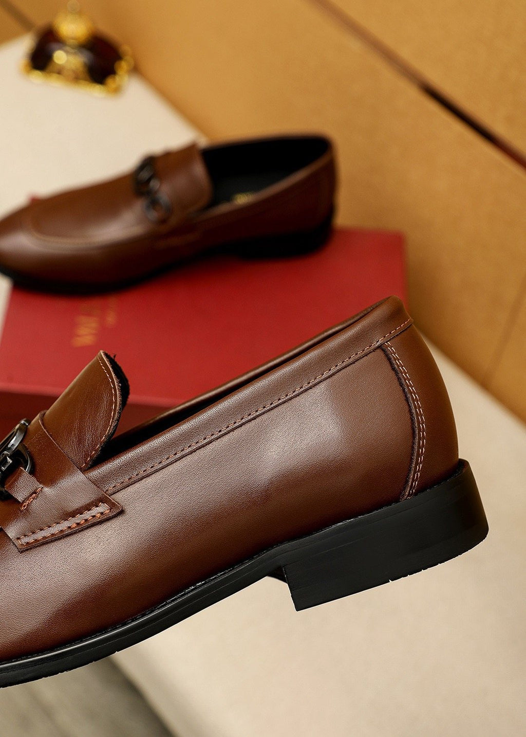微商相册测试鞋子-Valentino Tapered Toe Loafers — detail