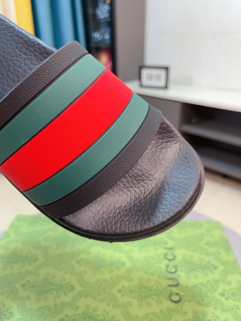 Gucci Green and Red Stripe Slide Sandals — detail
