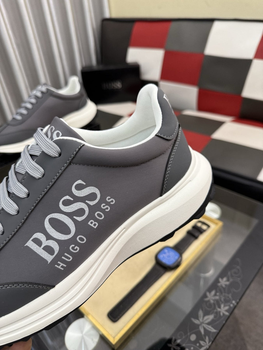 Hugo Boss Logo Low-Top Sneakers — detail