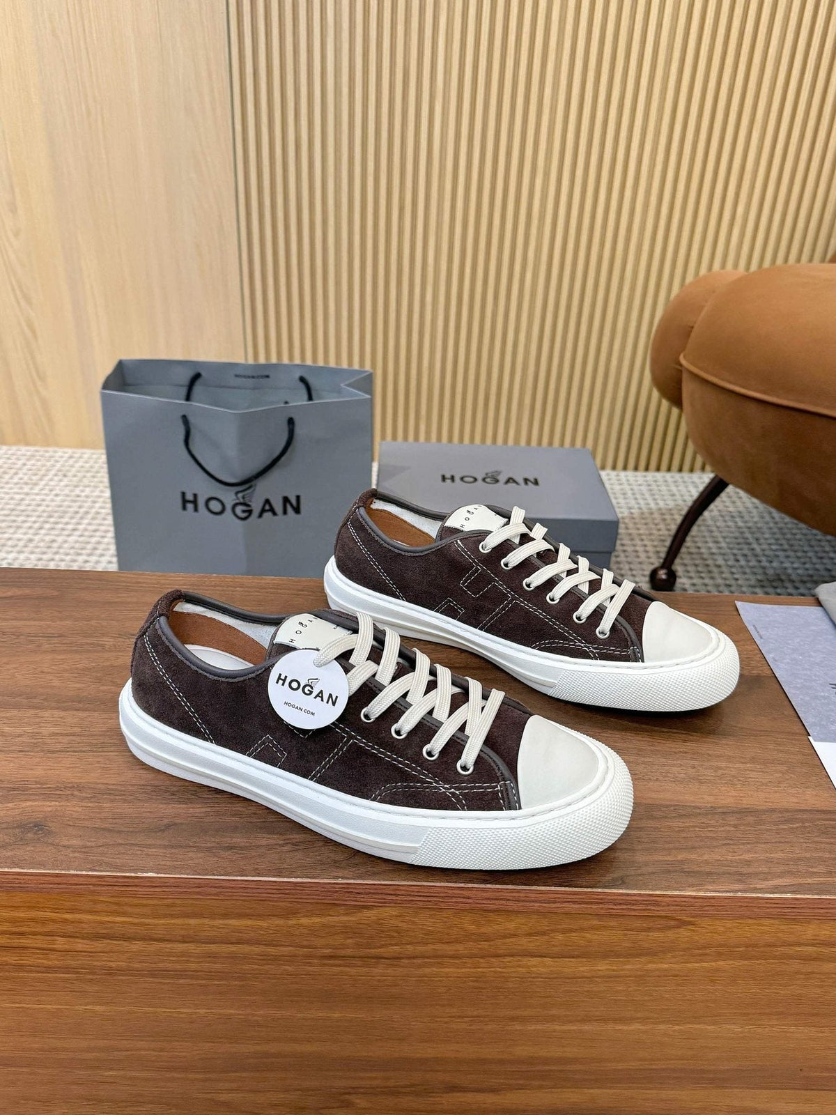 HOGAN H691 Low-Top Sneakers — side