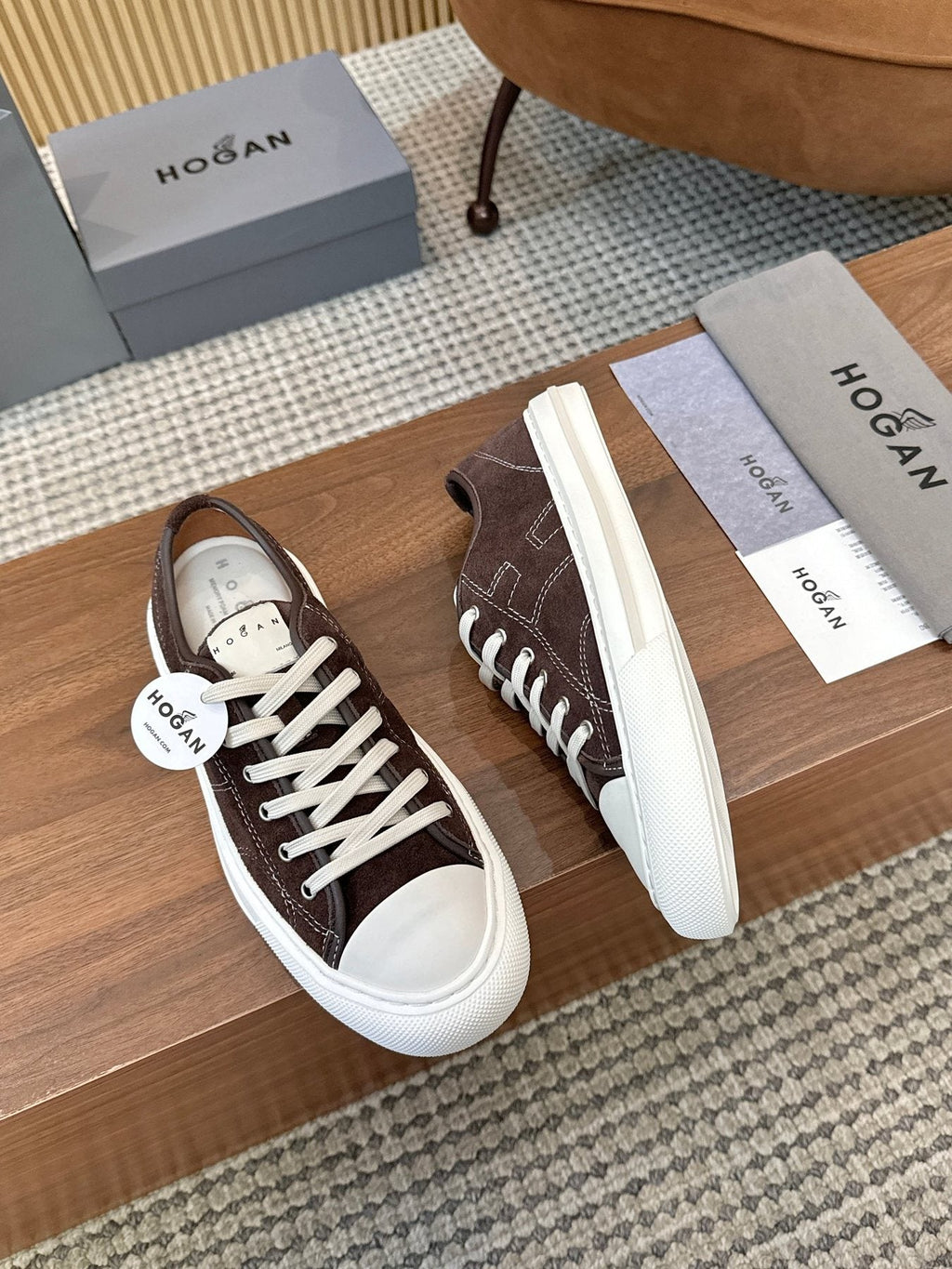 HOGAN H691 Low-Top Sneakers — side