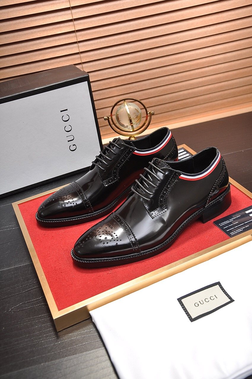 Gucci Black Burgundy Trim Lace-Up Dress Shoes — front