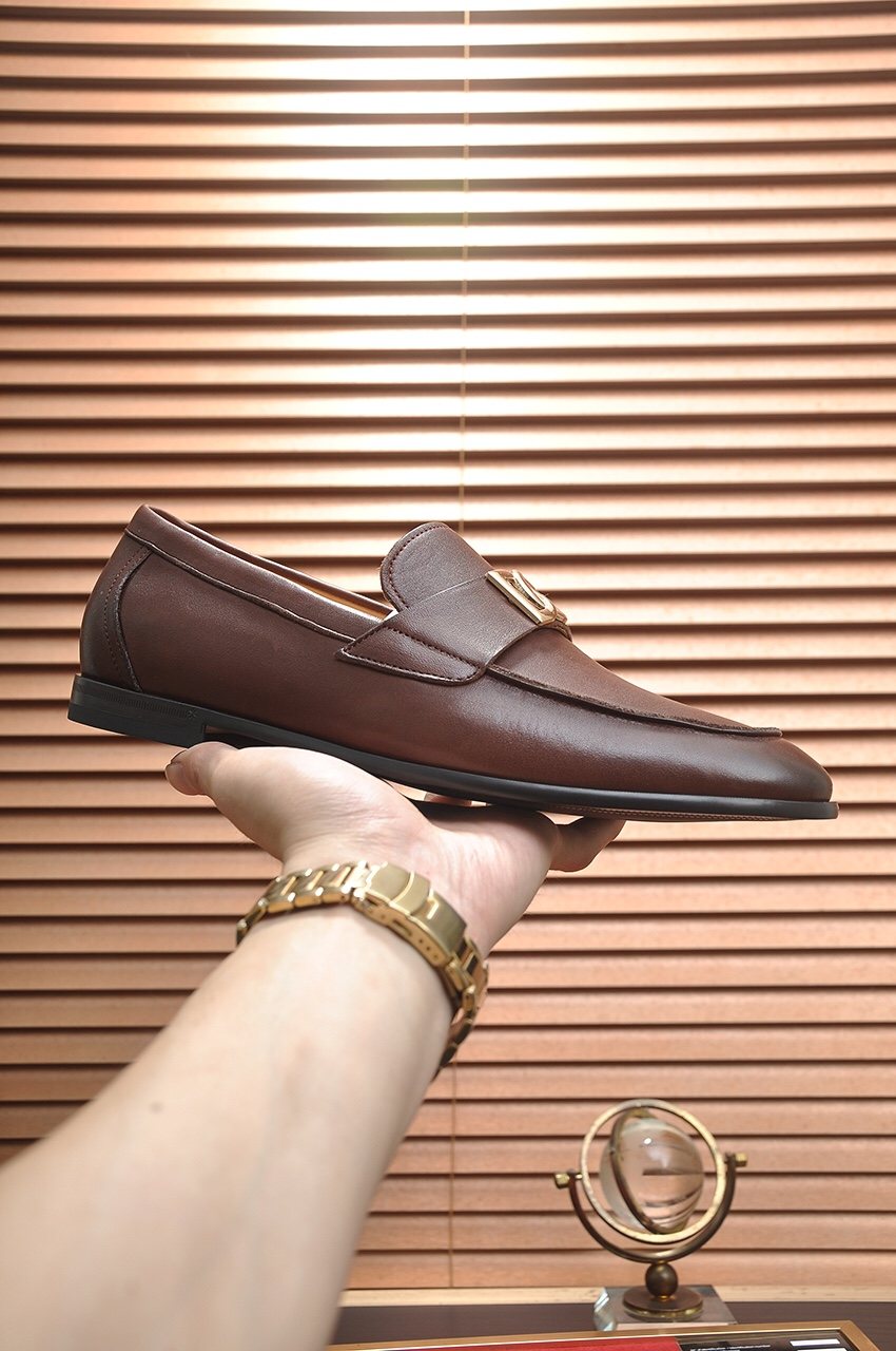 Dolce & Gabbana Leather Logo-Hardware Loafers — model