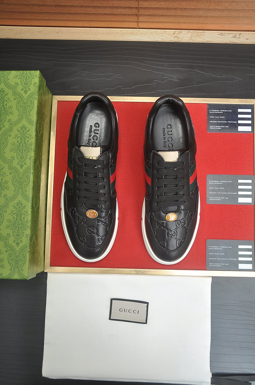 Gucci Green-Red Stripe Low-Top Sneakers — front