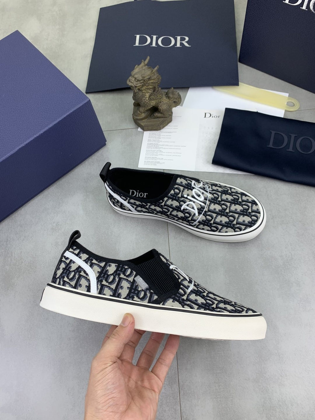 微商相册测试鞋子-Dior Navy Pattern Slip-On Sneakers — model