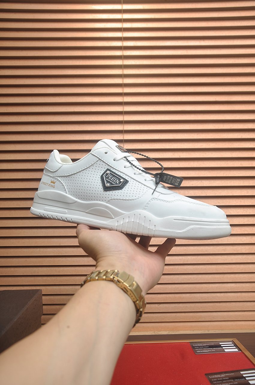 Philipp Plein Paneled Low-Top Sneakers — model