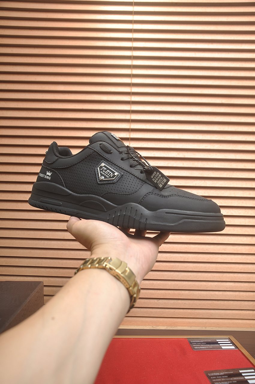 Philipp Plein Paneled Low-Top Sneakers — model