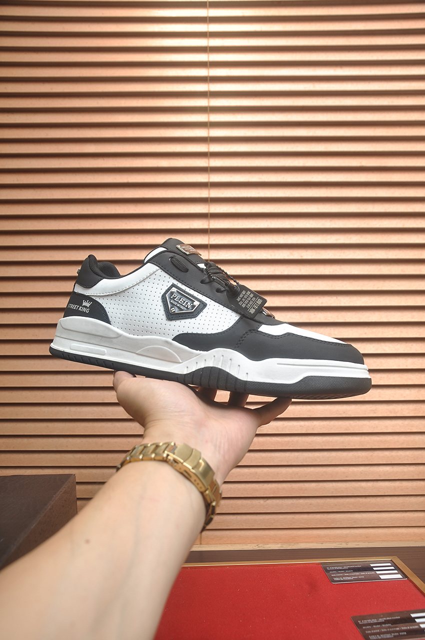 Philipp Plein Paneled Low-Top Sneakers — model