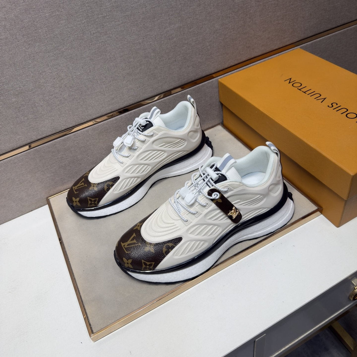 Louis Vuitton Patterned Low-Top Sneakers — front