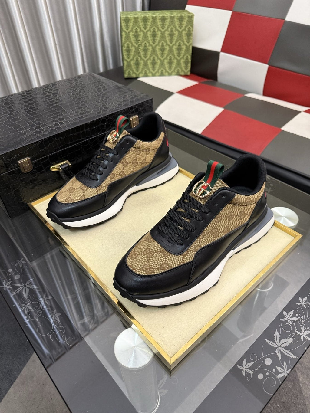 Gucci Patterned Panel Low-Top Sneakers — front