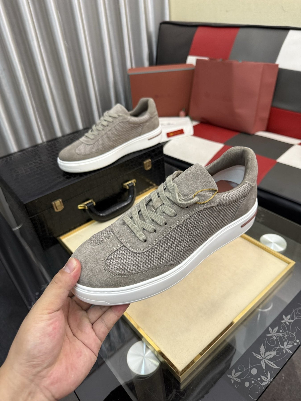 微商相册测试鞋子-Textured Panel Low-Top Sneakers — side