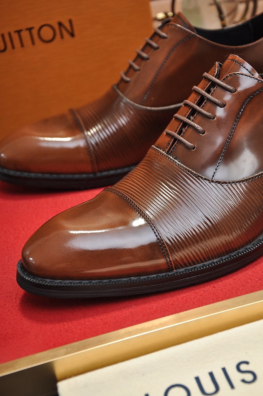 Louis Vuitton Lace-Up Dress Shoes — detail