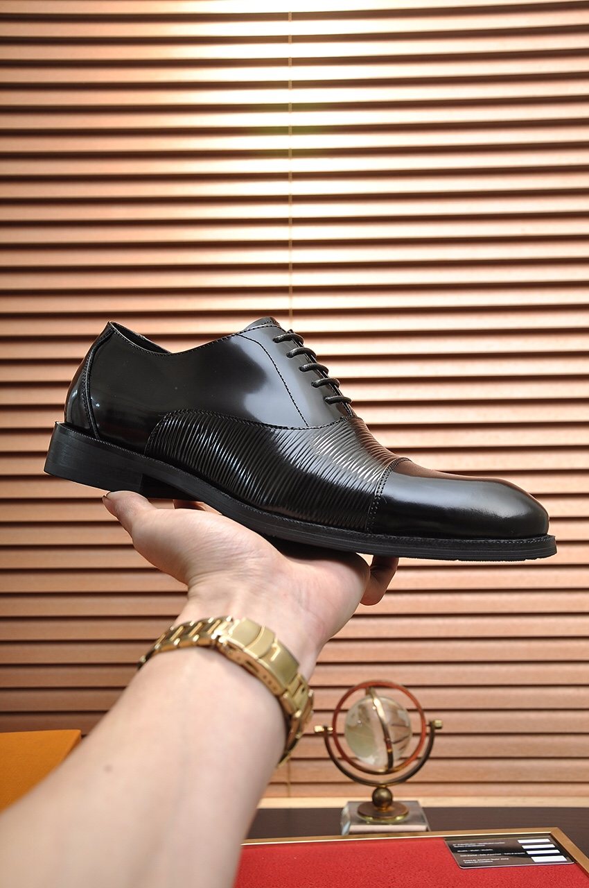 Louis Vuitton Lace-Up Dress Shoes — model