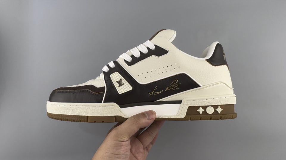 Louis Vuitton White & Black Low-Top Sneakers — model