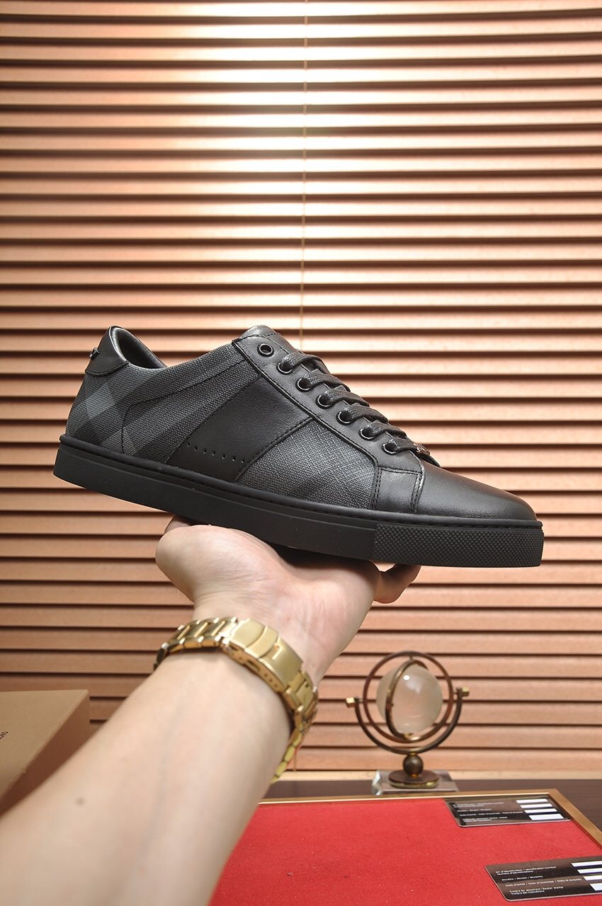 Burberry Check-Panel Low-Top Sneakers — model