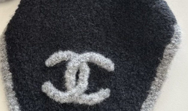 Black Triangle Scarf with White Trim — detail