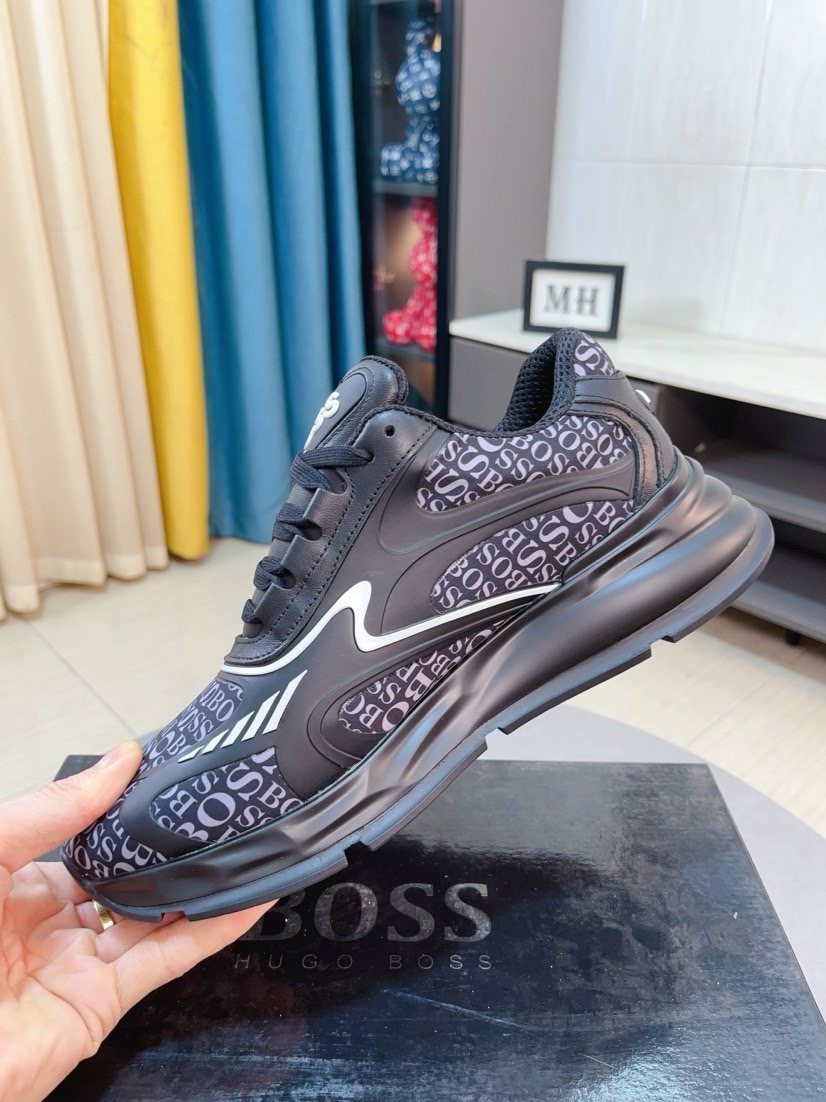 HUGO BOSS Logo-Pattern Low-Top Sneakers — model