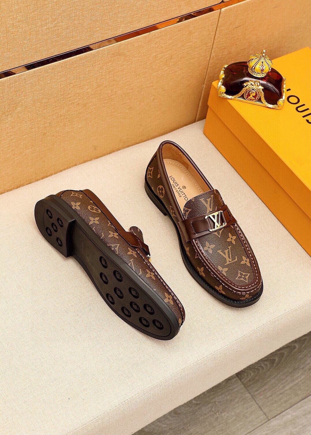 微商相册测试鞋子-Louis Vuitton Monogram Buckle Loafers — side